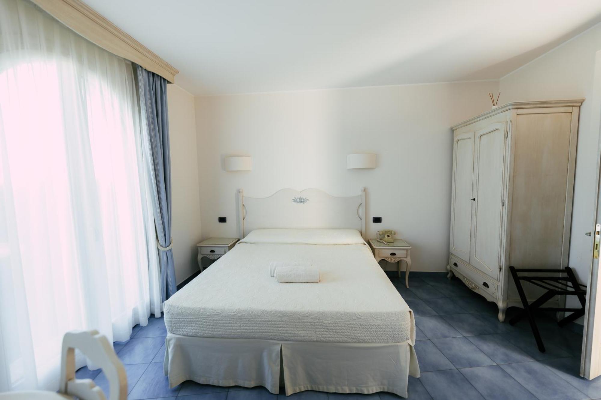 Baia Delphis Resort Vasto Eksteriør bilde